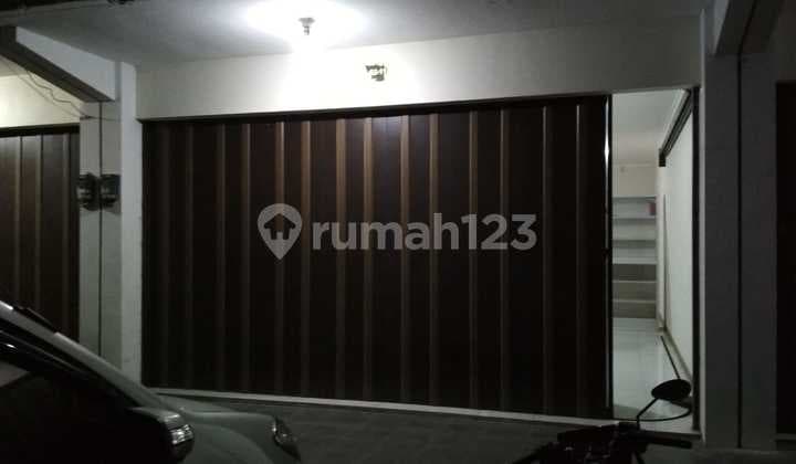 Ruko 2 Lantai di Mainroad Taman Kopo Katapang, Siap Pakai, Carport 2 Mobil
