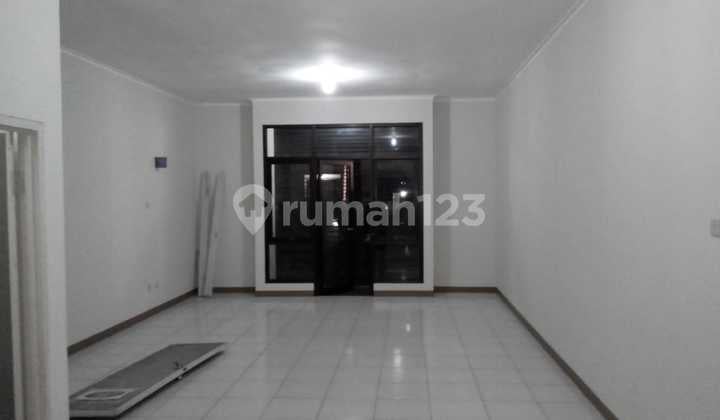 Ruko 2 Lantai Mainroad Taman Kopo Katapang, Lebar 5 M, Siap Pakai