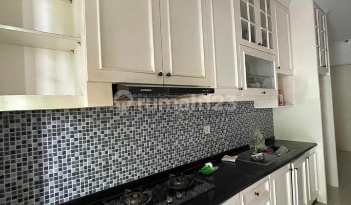 For rent, house in Viola Banjar Wijaya