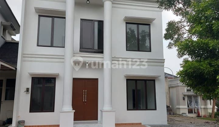 DISEWAKAN RUMAH RAPI BAGUS HOEK DI CLUSTER PINEWOOD BANJAR WIJAYA