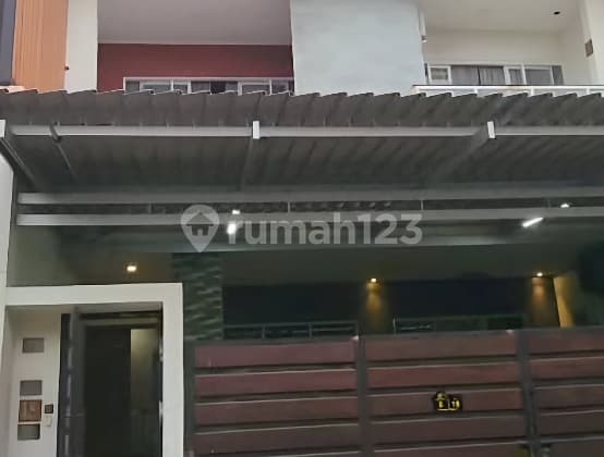 FOR SALE AMERICAN CLASSIC STYLE HOUSE IN TAMAN ROYAL 1 CLUSTER
