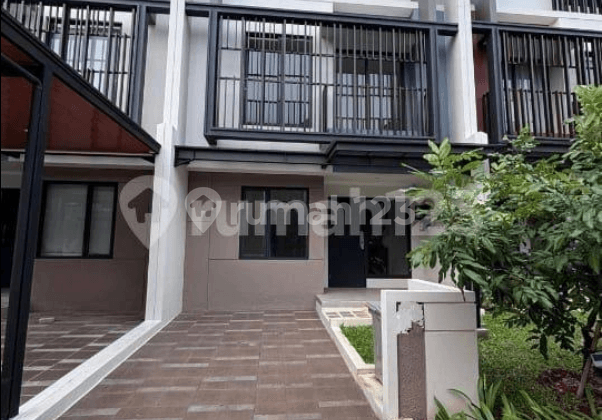 Disewakan Rumah 3 Lantai uk.6x12 di Leonora Gading Serpong