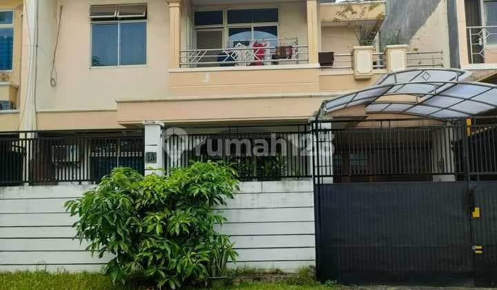 Rumah, 2 Lantai, SHM, Dekat Akses Tol di Taman Golf Modernland