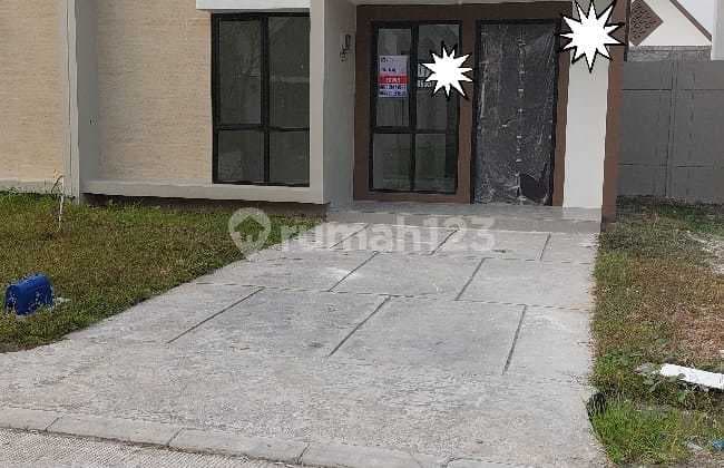 Siap Huni, Rumah, 2 Lantai, Dekat Fasilitas Kesehatan, bisa KPR