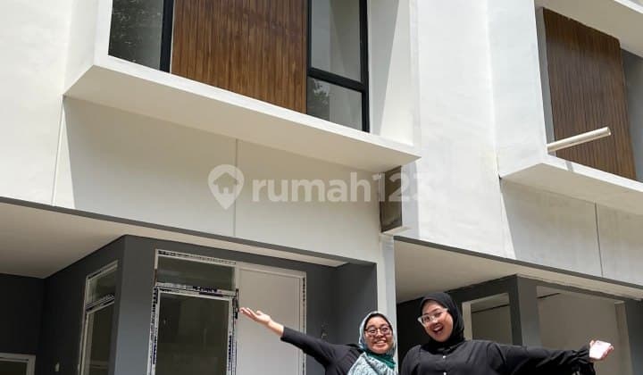 RUMAH 2 LANTAI LOKASI STRATEGIS HARGA EKONOMIS