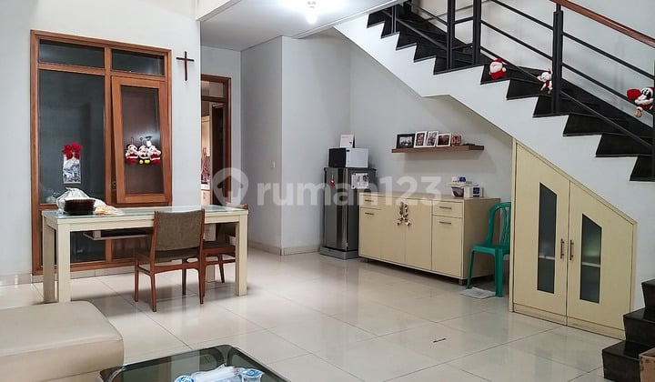 Rumah 2 Lantai Dekat Tol Pasteur Istana Pasteur Regency