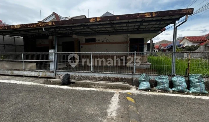 Rumah Hitung Tanah di Taman Sakura Soeta Bandung Rumah Hitung Tanah di Taman Sakura Soeta Bandung