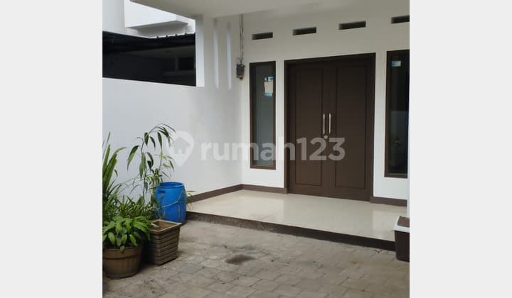 Rumah Bagus Siap Pakai di Antapani