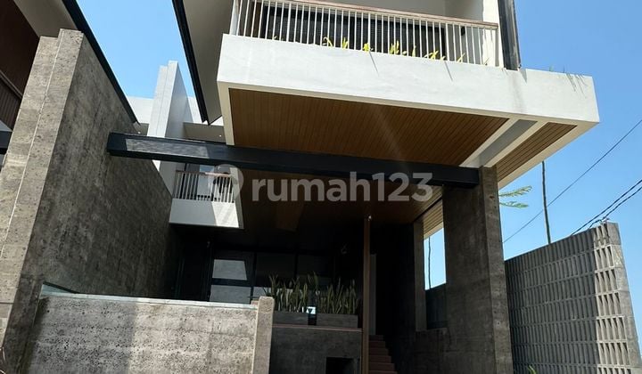 Villa Modern View Sawah, Dalam Cluster di Kawasan Pusat Pariwisata Bali, One Gate System dan Siap Huni