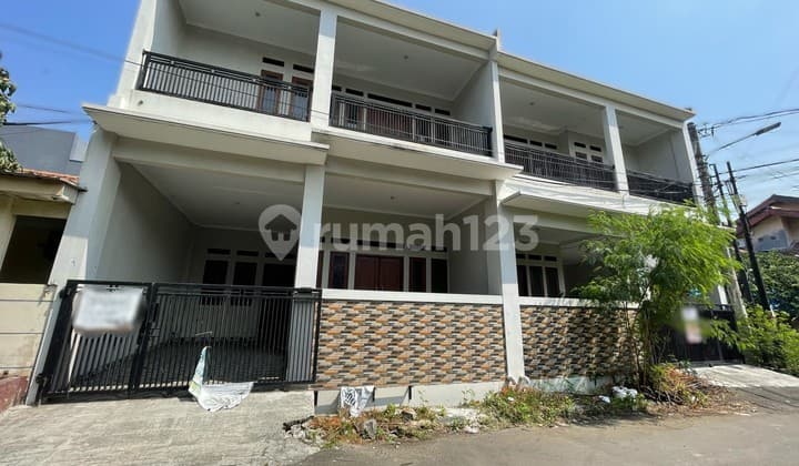 Rumah Gandeng 2 Lantai Di Cluster Candrabaga