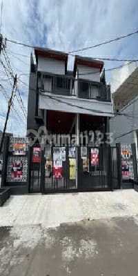 Rumah Gandeng 2 Lantai Lokasi Cluster Utama Thb