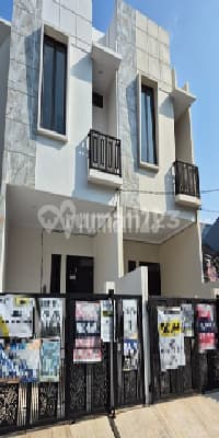 Minimalist 2-Story House in Harapan Indah Location