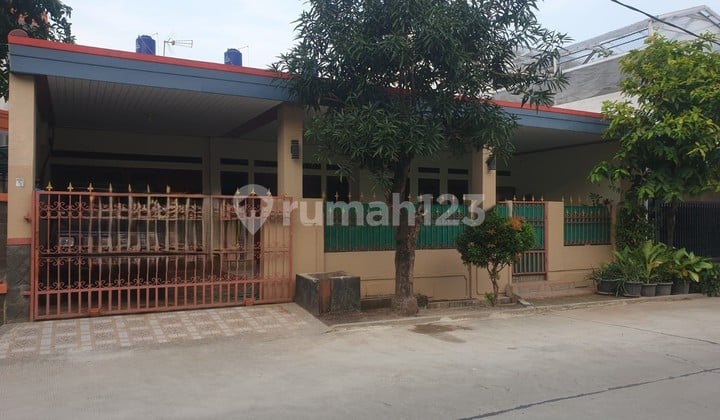 Disewakan Rumah Luas Bebas Banjir Dekat Stasiun LRT di Pekayon Bekasi