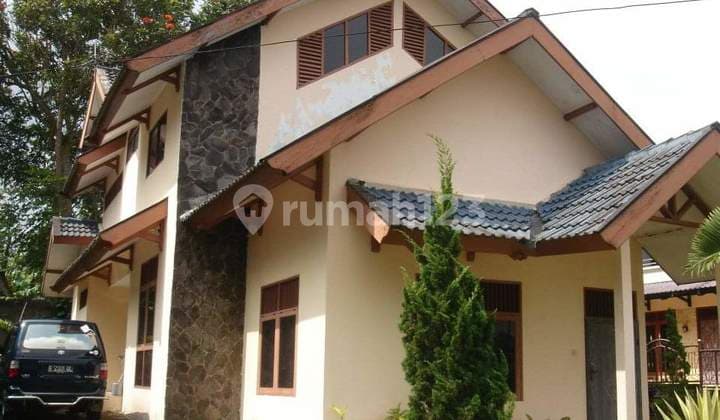 Villa Segar Alam di Jl. Raya Puncak Palasari Pacet Cimacan
