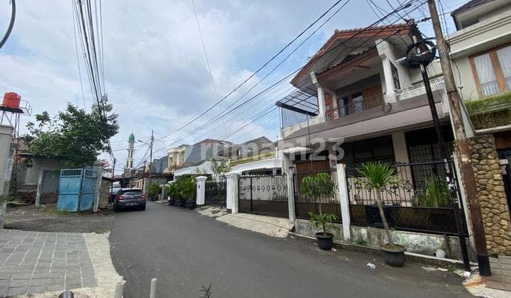 Rumah 2 Lantai Apik Siap Huni di Kampung Melayu, Jakarta Timur