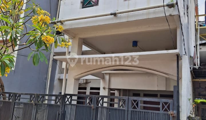 Rumah 2 Lantai Pusat Kota di Bintara Alam Permai Bintara, Bekasi