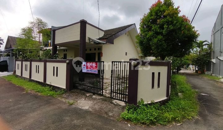 Rumah Siap Huni Posisi Hoek perumahan sekitar BSD Nusaloka dekat Ke Jl Ciater Raya sangat strategis