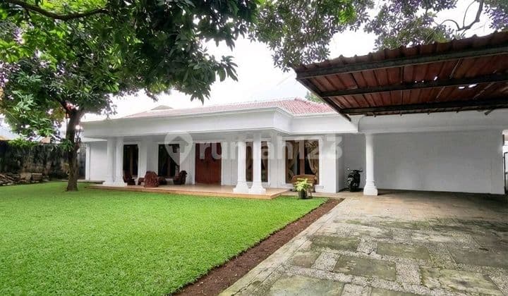 Rumah dengan Tanah Luas Area Veteran Bintaro Jaksel Ryk