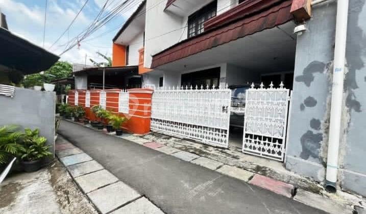 Rumah Lokasi Strategia di Manggarai (E01)