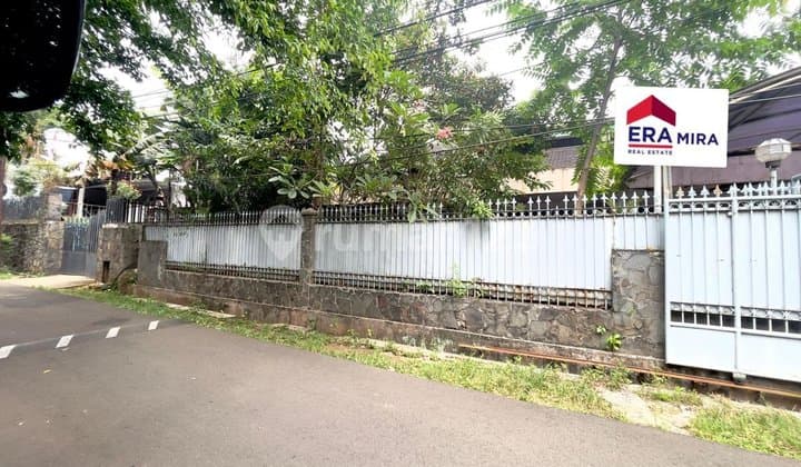 Rumah Klasik Lokasi Strategis Hang Lekir