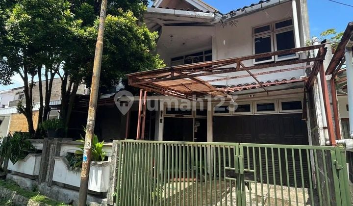 Nice 3-Story House with Strategic Location in Bandung City