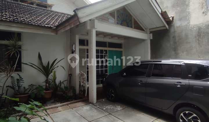 Disewakan. Rumah Main Road Strategis di Kota Bandung