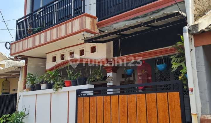 Rumah Bagus 2 Lantai di Permata Biru Dekat Kampus Bandung