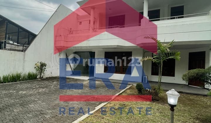 Rumah 2 Lantai di Jalan Raya Langsep , Malang
