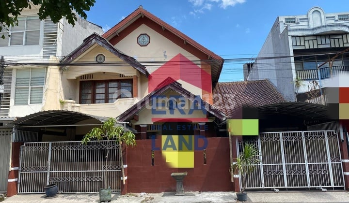 Rumah 2 Lantai SHM di Jalan Cengkeh , Malang