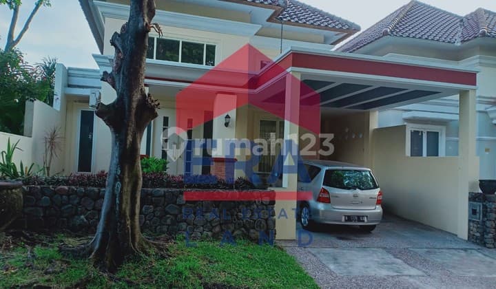 Rumah 2 Lantai SHM di Perumahan Riverside , Malang