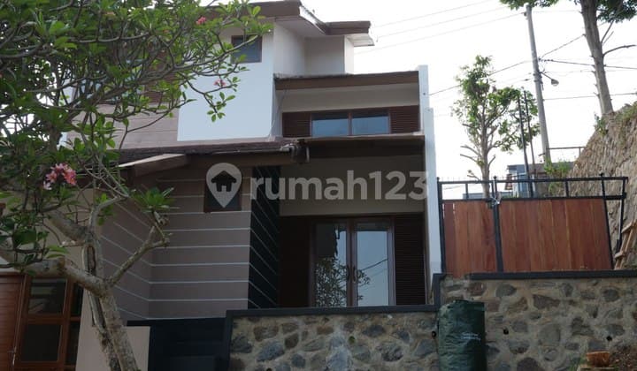 Dijual Rumah Minimalis Asri Baru Renov Siap Huni di Ligar Raya