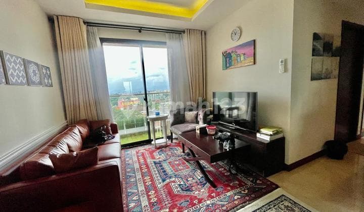 Ready-to-occupy Hegarmanah Residence luxury 3 BR, beautifully furnished.