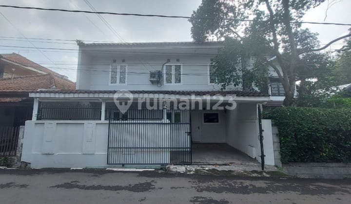 DIJUAL RUMAH ASRI TERAWAT SIAP HUNI DI CIPEDES SAYAP PASTEUR