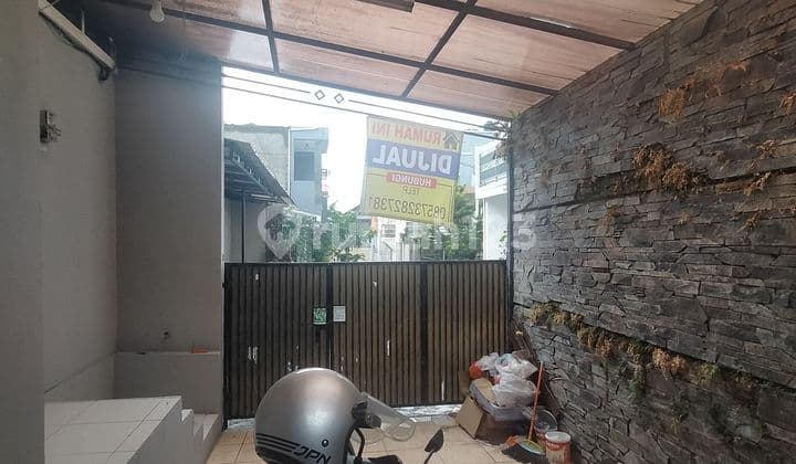 FOR SALE, A SERENE, WELL-MAINTAINED HOUSE IN A COMPLEX IN SARIWANGI BAWAH