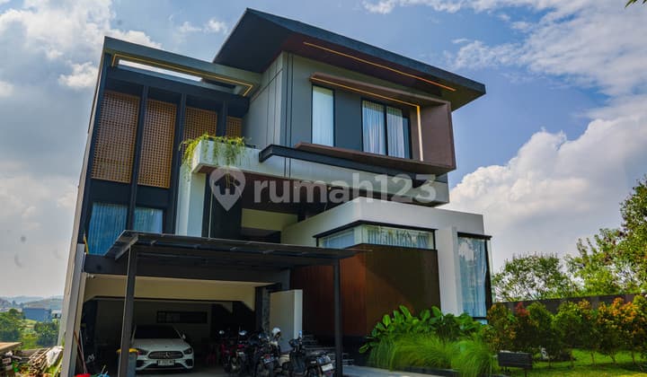 For Sale Luxurious Fully Furnished House with Lake View in Kota Baru Parahyangan