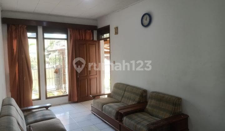 For Quick Sale: Strategic House in Tubagus Ismail, Bandung