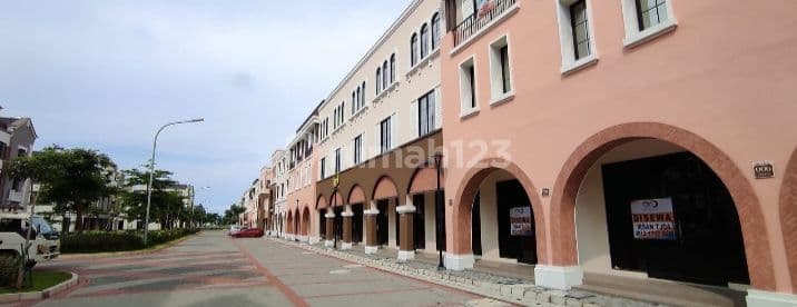 D rent a linked shophouse Osaka PIK 2