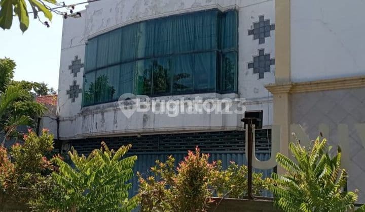 Gedung di Raya Nginden