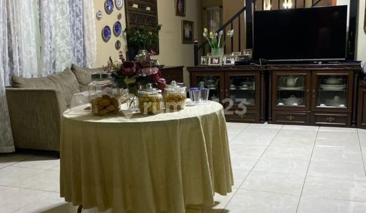 RUMAH SIAP HUNI DUA LANTAI DI JALAN TATANG SUMANTRI BANDUNG