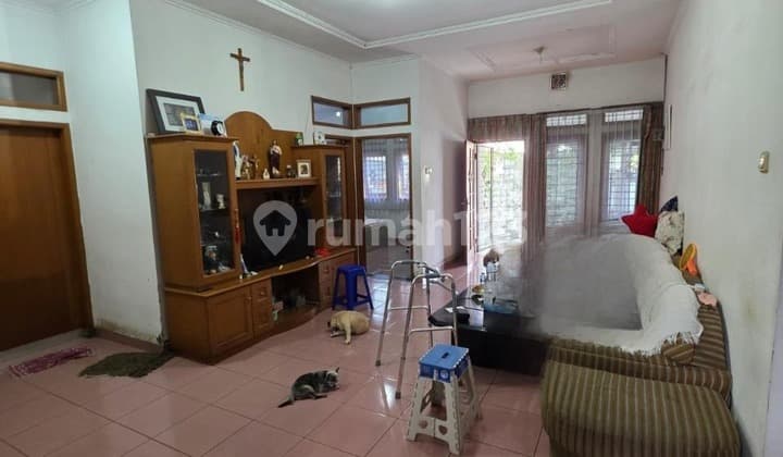 Ready-to-Occupy House in Batununggal Indah, Bandung