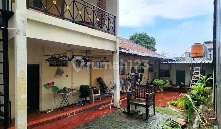 Dijual Rumah Hitung Tanah di Gandaria Kebayoran Baru Lokasi Strategis