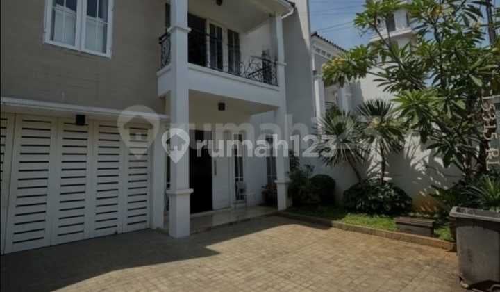 Rumah Siap Huni di Pejaten, Jakarta Selatan - Ada Kolam Renang