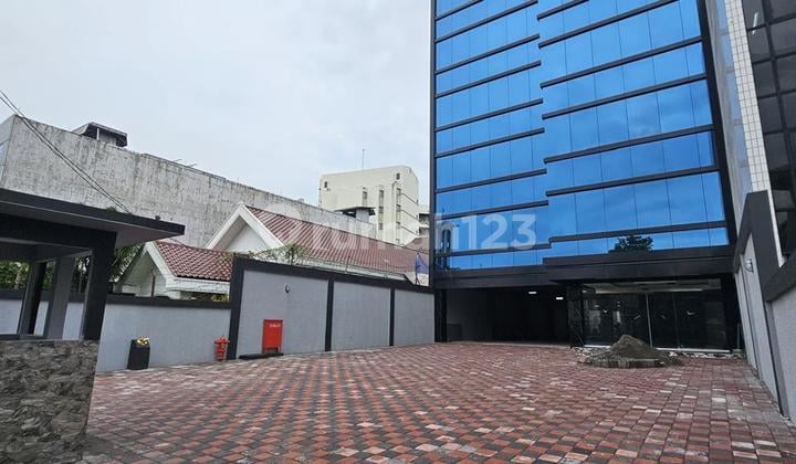 Gedung Perkantoran Baru Menteng Jakarta Pusat 6,5 Lantai LT 1075 LB 3500 Lokasi Premium Dekat Bundaran Hi