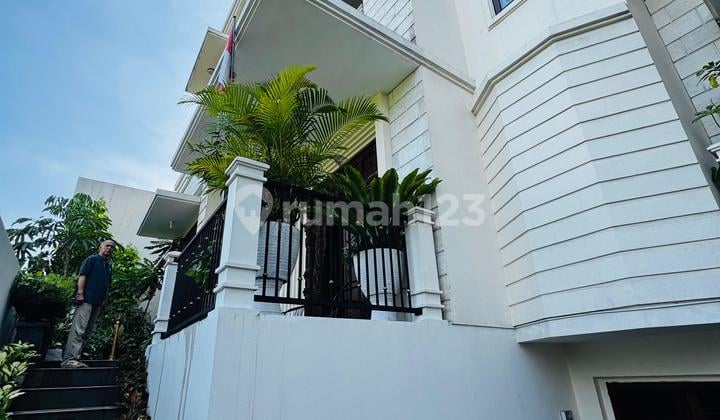 Dijual Rumah Siap Huni Puri Cinere 3 Lantai Furnished