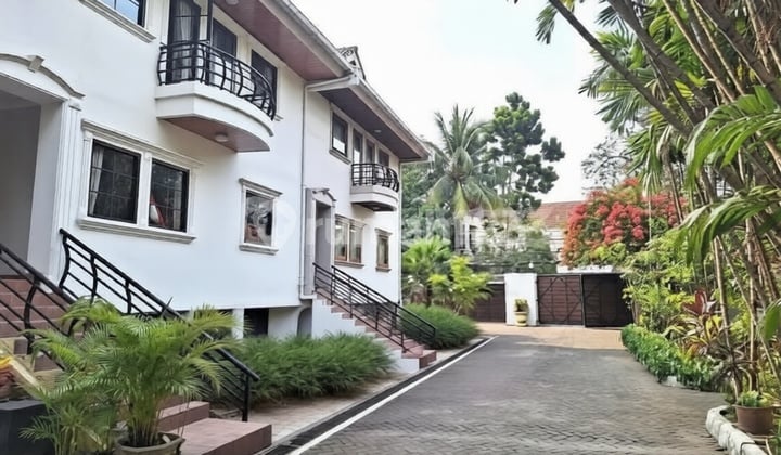 Rumah Townhouse Fully Furnished di Kemang Hijau Jakarta Selatan Lokasi Strategis Harga Under Market