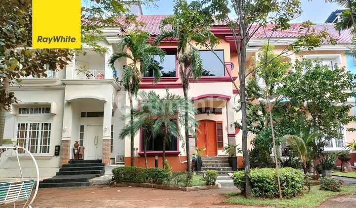 Rumah Mewah 3 Lantai di Villa Jatibening Tol, Sangat Strategis