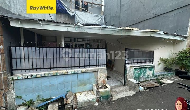 Affordable Material House in Sunter Agung, Suitable for Investment