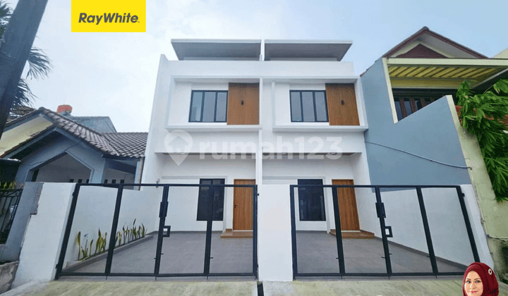 Rumah Baru 2 Lantai Bagus Murah di Bulevar Hijau Harapan Indah