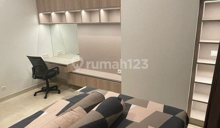 Disewakan Apartemen Studio, Fully Furnished, Depan Stasiun MRT dan Mewah di Arumaya Residences (Termurah!)