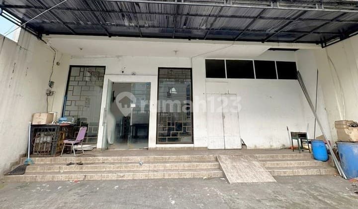 Dijual Bangunan Kantor atau Cafe di Pinggir Jalan Raya Binong